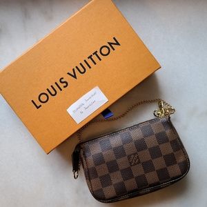 ❌SOLD❌ Louis Vuitton Mini Pochette
